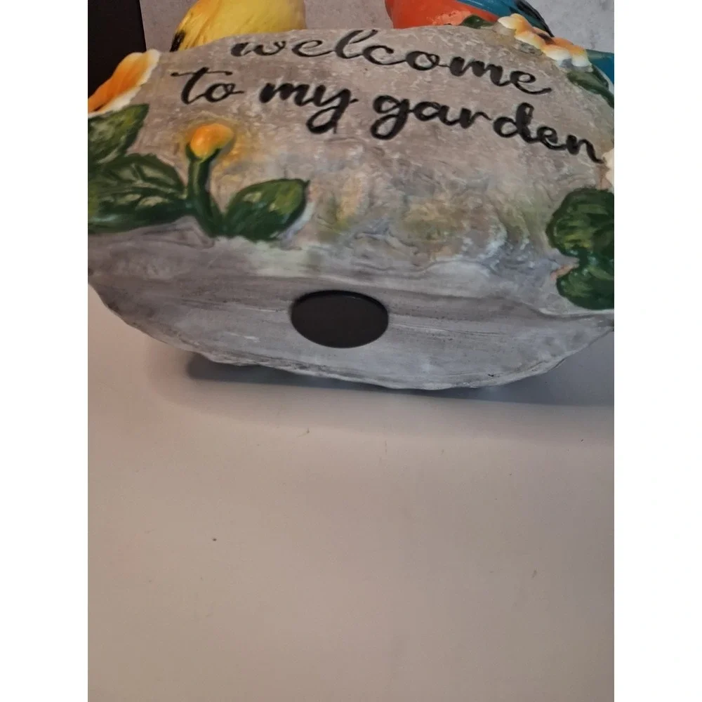 Mainstays Welcome Sign with Decorative Birds & Flowers – Plastic Garden Décor